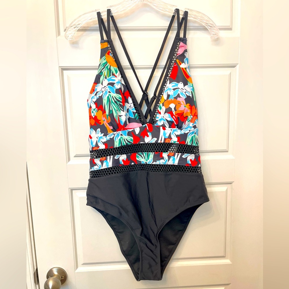AIMAGE Woman’s One Piece Floral with Black Swimsuit Size:XL NWT